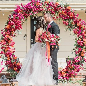 Match Your Wedding Gown With Your Flower Arrangement